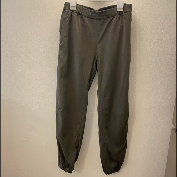 Lululemon Essential Affinity Mid Rise Jogger in Dark Olive - Picture 5 of 8